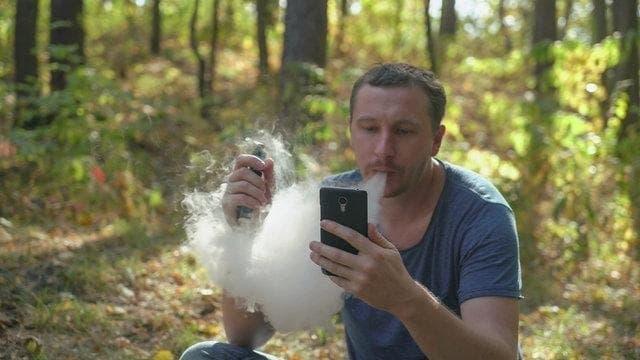 Egyszerhasználatos E-Cigaretta bietet einweg vape 10000 züge für langanhaltenden Genuss beim Dampfen