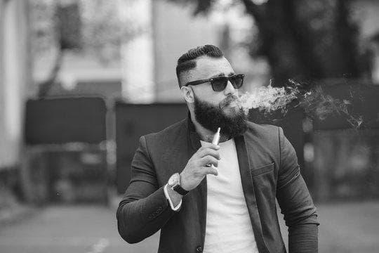E-Zigaretten Erfahrungen und Tipps zu max e cig e-shisha sowie E-Zigaretten Trends 2024